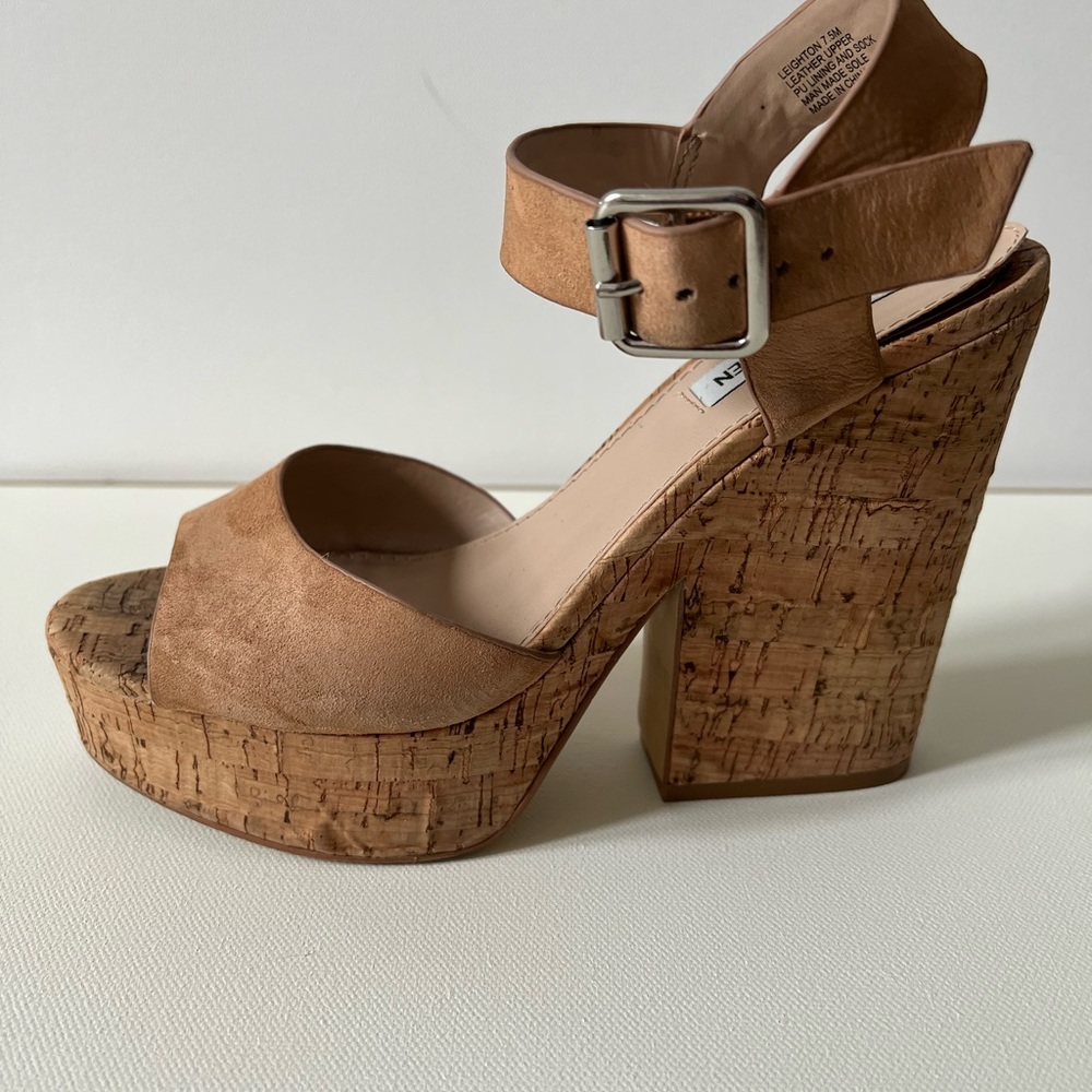 Steve Madden Leighton Tan Leather Sandal with Cork Platform size 7.5 M